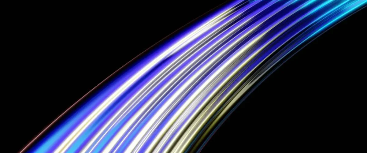 Traînées de lumière évoquant les expériences immersives et VR à Nantes