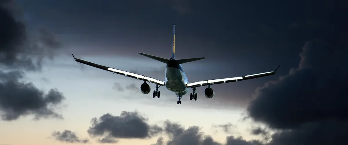 Avion au coucher de soleil, meilleures destinations voyage 2026