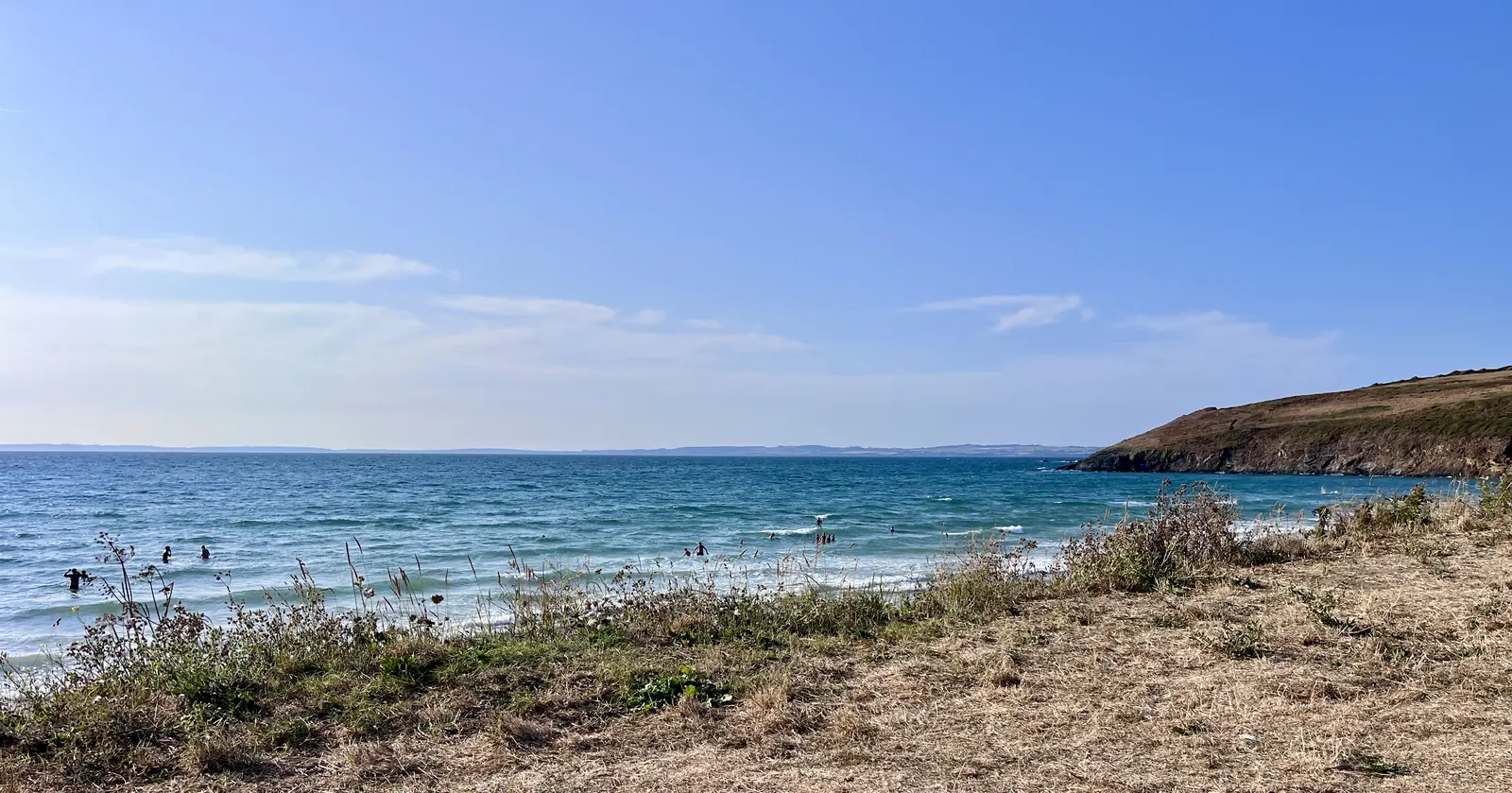 Plage de Kervel en Bretagne, sable et vagues