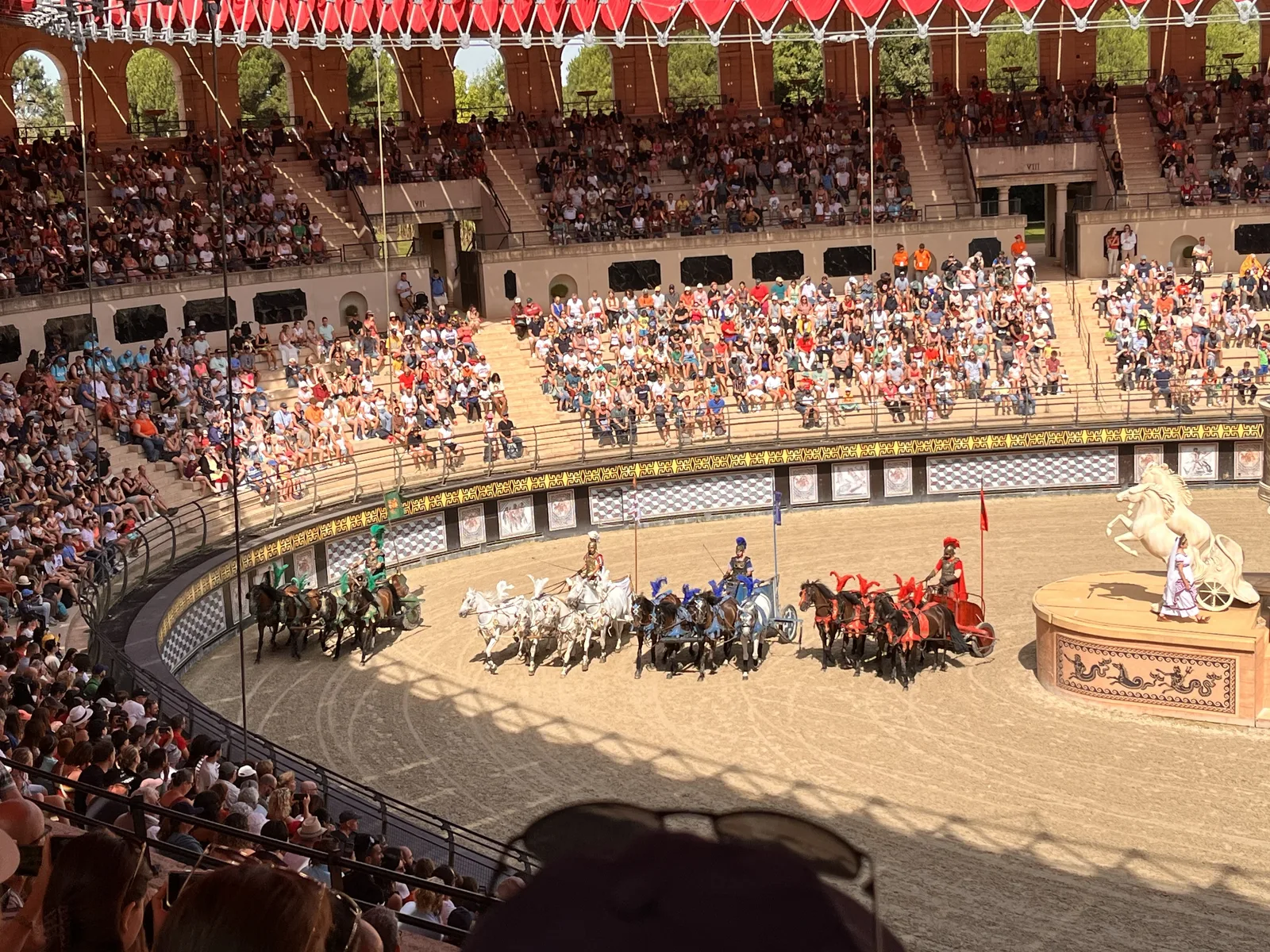 Arènes romaines pendant le spectacle Le Signe du Triomphe au Puy du Fou