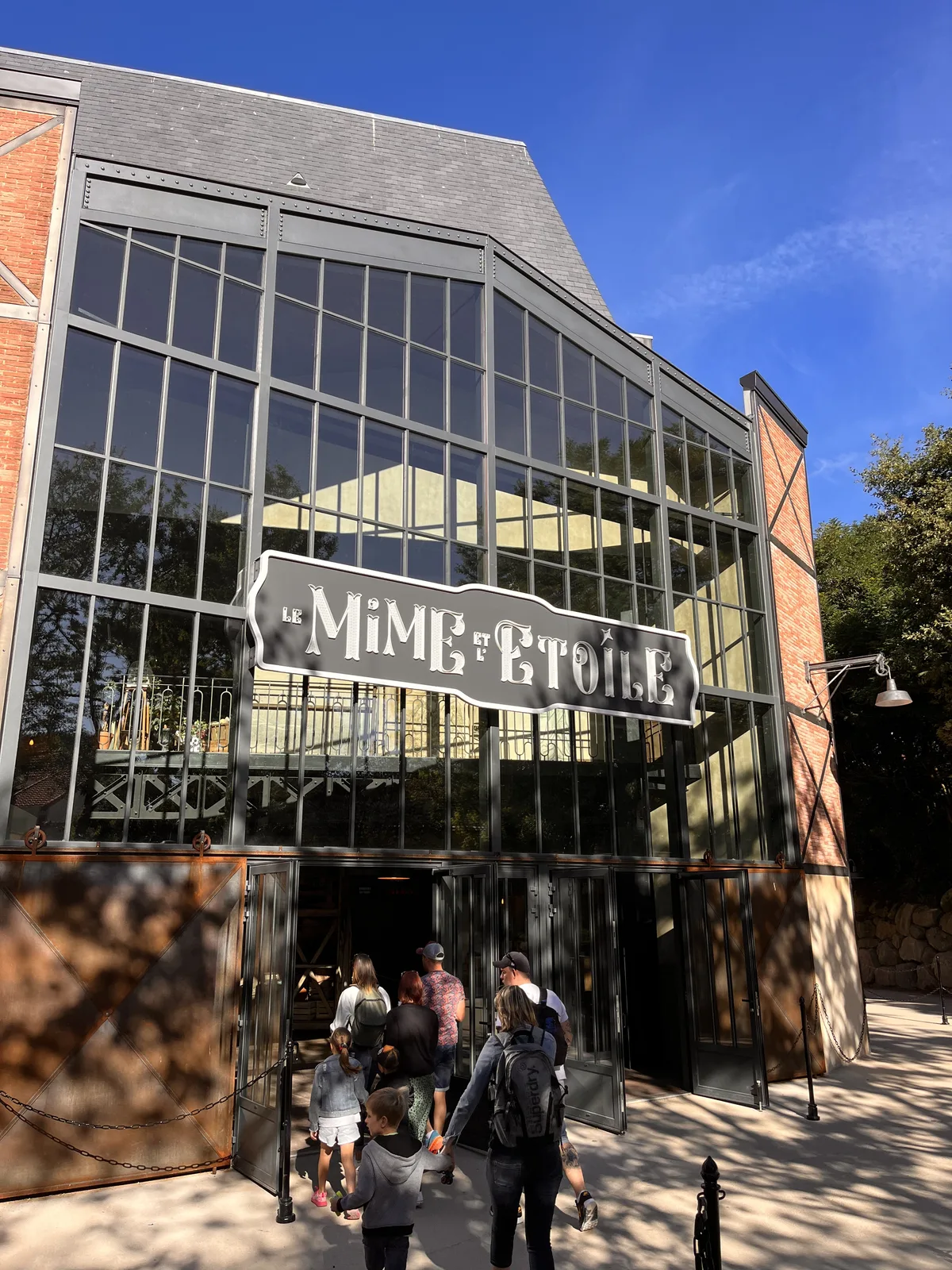 Spectacle Le Mime et l'Étoile, du noir et blanc à la couleur, Puy du Fou